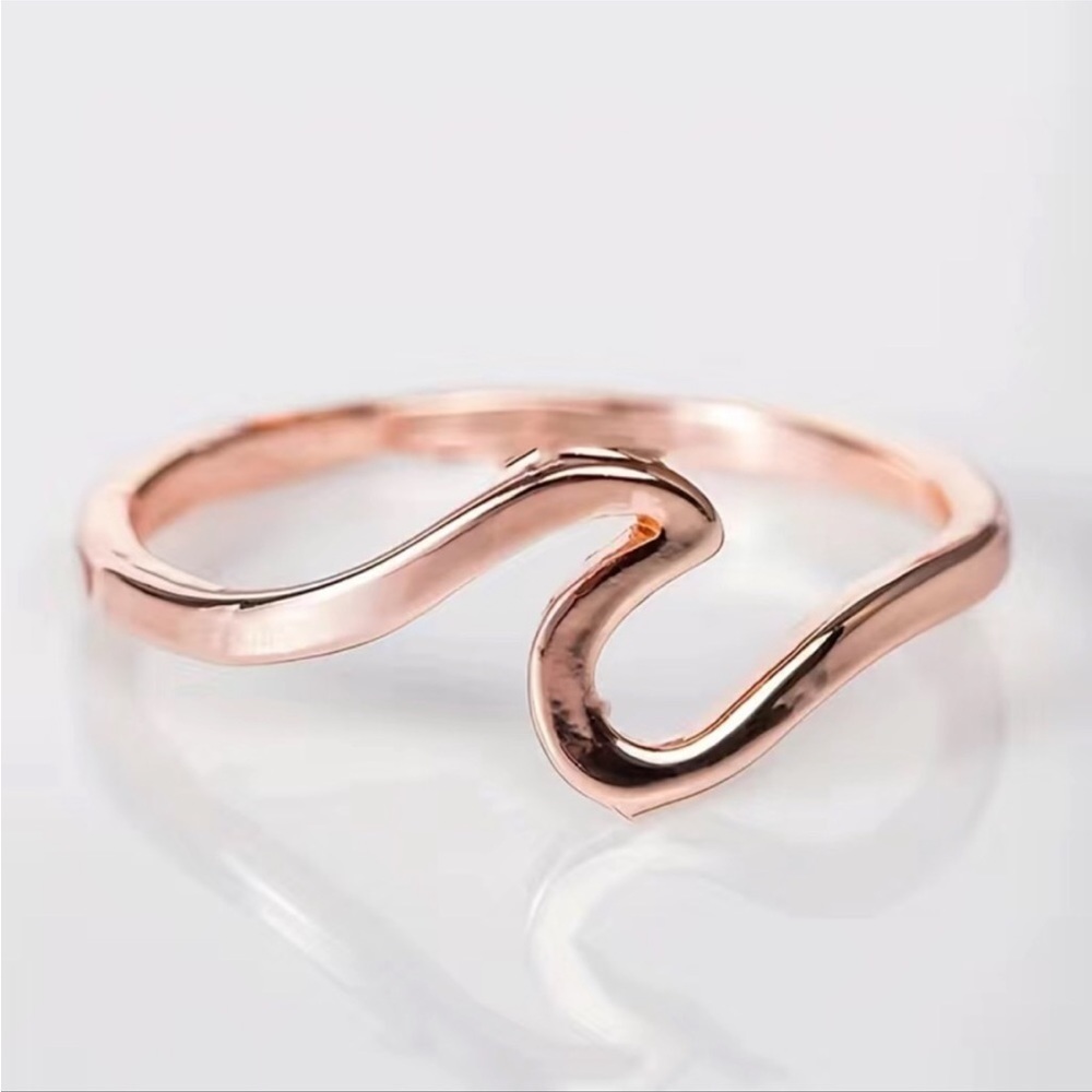 ROSEGOLD WAVE RING SIZE 9